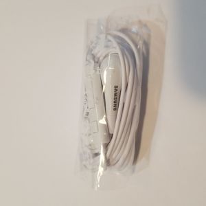 Samsung in-ear earbuds, white with extra earbud covers included, NWT, EHS64AVFWE